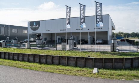 Combinatie DSM hekwerk en spijlen schuifpoorten